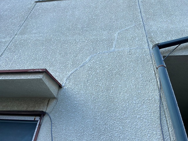 外壁ひび割れ　シーリング打ち